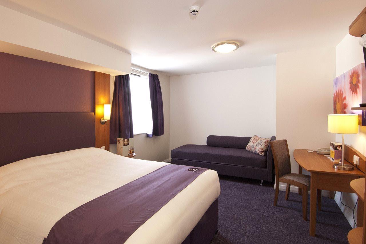Premier Inn Exeter Central St. Davids Kültér fotó