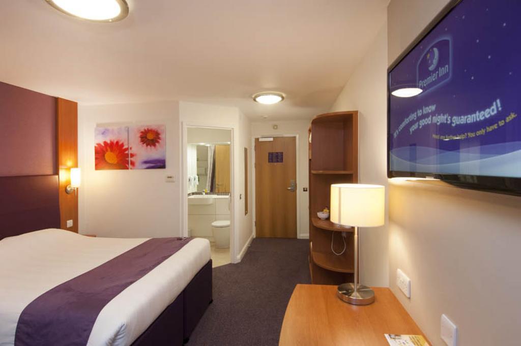 Premier Inn Exeter Central St. Davids Kültér fotó