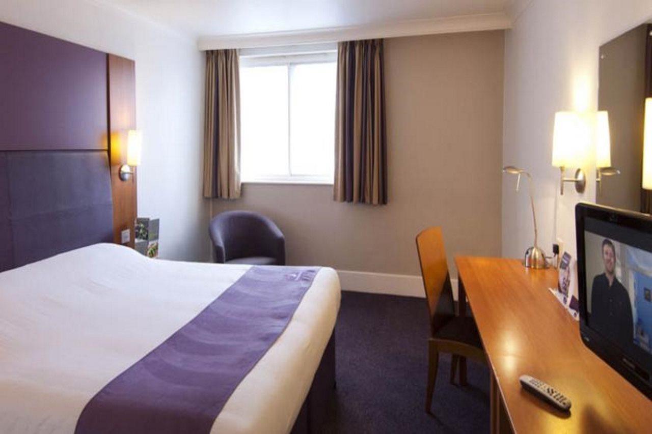 Premier Inn Exeter Central St. Davids Kültér fotó